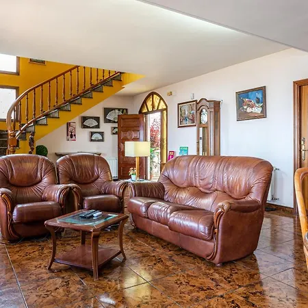 Tresa Villa *