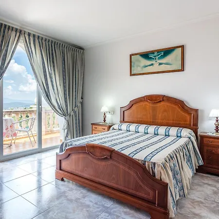 Tresa Villa *